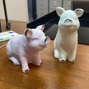Set of 2 pigs. Farmhouse decor